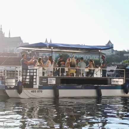 Beer Bike am Fluss